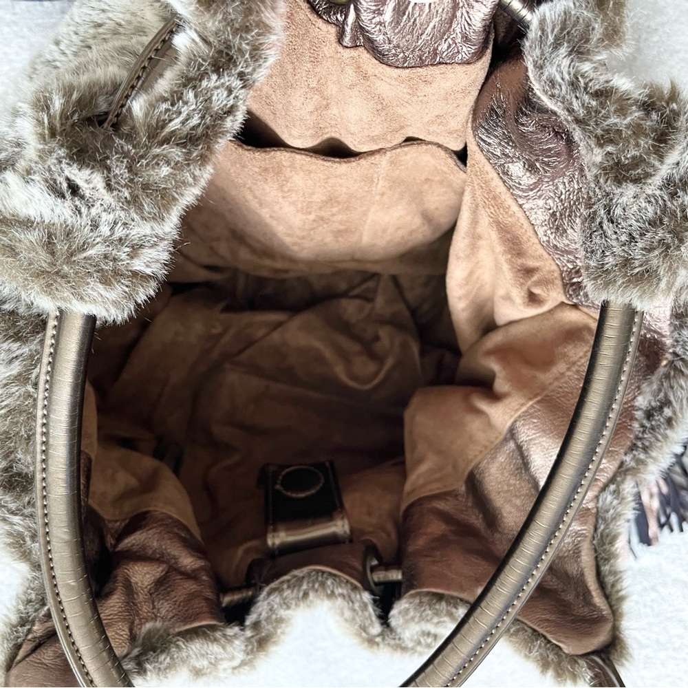 HOBO INTERNATIONAL DRESSED TO CHILL FAUX FUR BAG MODERN CHIC BOHO TRENDY - Picture 3 of 11